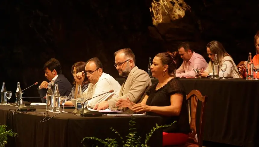 Jorge Peñas y Myriam Barros durante el debate