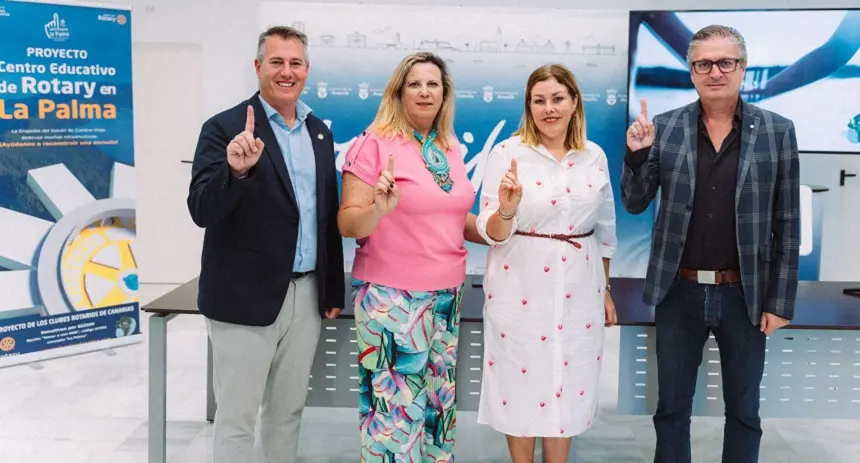 Astrid Pérez junto a Rita Martín, Diego Mayordomo y Javier Vega en la reunión de rotatorios.