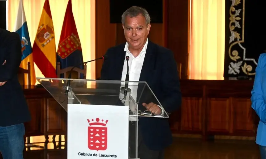 Sebastián Franquis con la presidenta del Cabildo de Lanzarote.