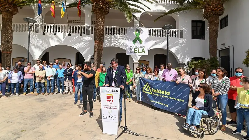 Isidro Pérez durante su intervención en el acto realizado por el día mundial de la ELA.