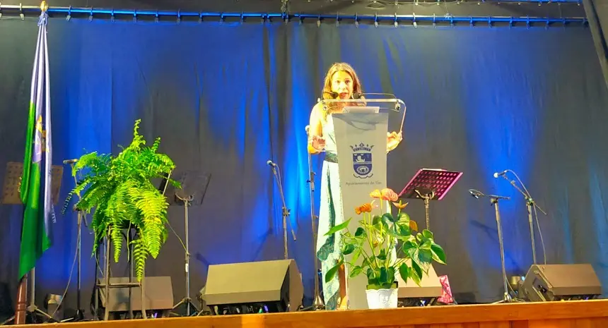Ruth Corujo Saavedra durante su lectura del pregón de las fiestas de Mácher.