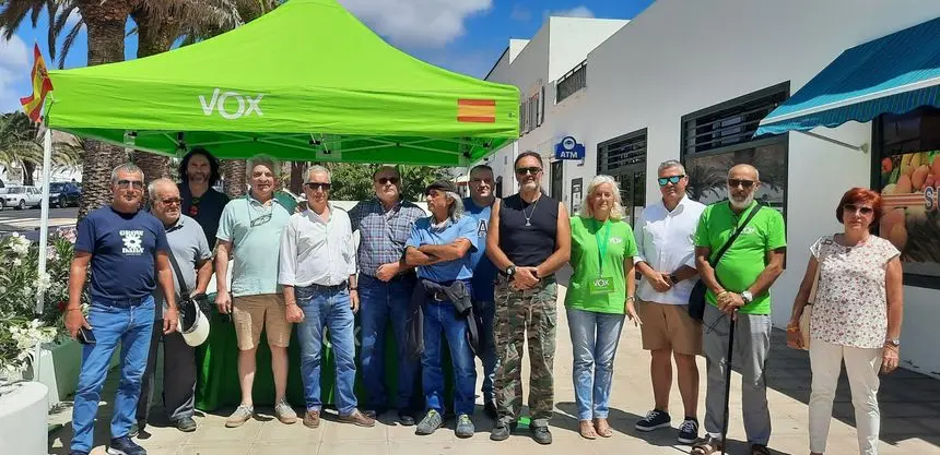 Imagen de la gente de VOX que participó en la mesa de Arrieta