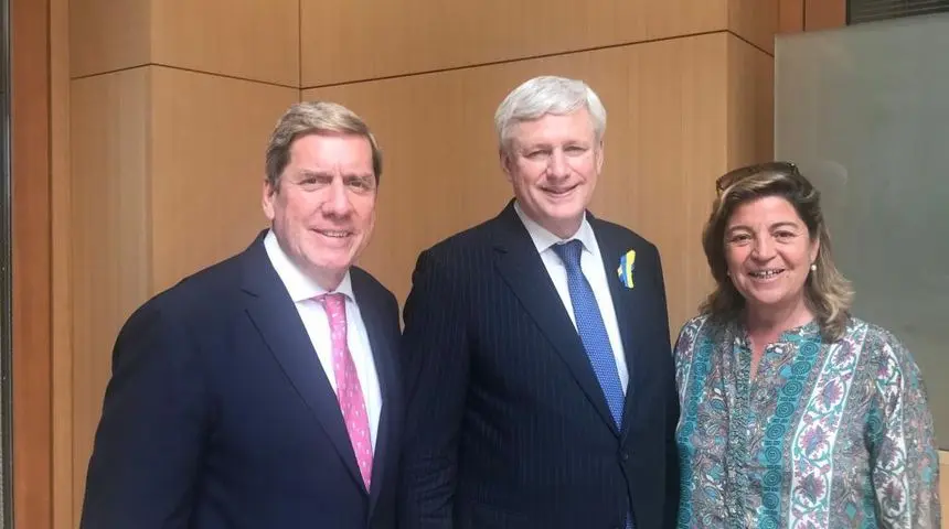 Gabriel Mato junto a sus compañeros de formación europea