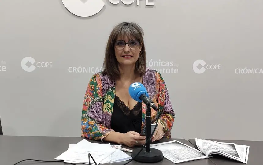 Leticia Padilla en el estudio de Crónicas Radio - Cadena Cope.