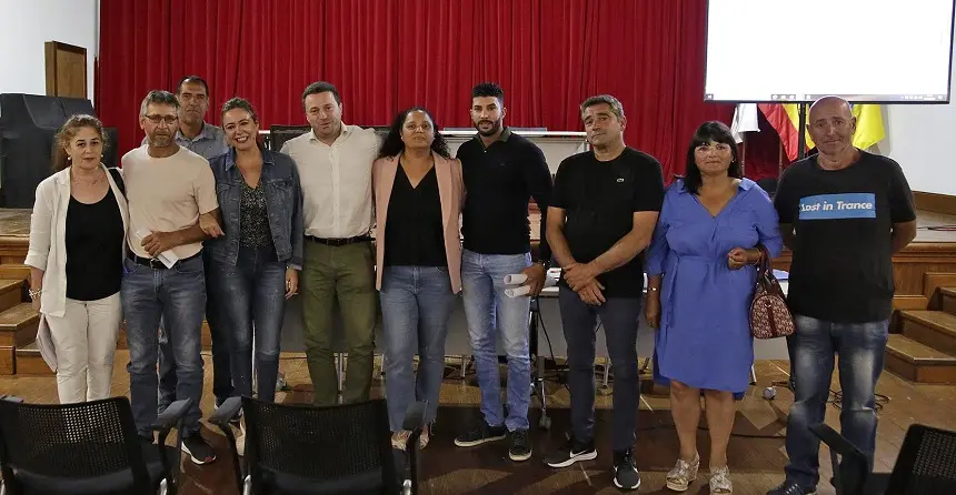 Óscar Noda y María Dolores Corujo en la reunión con los camelleros.