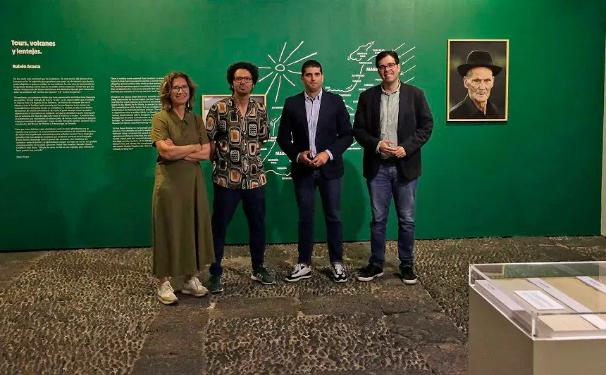 Rubén Acosta junto a María José Alcántara, Benjamin Perdomo y Alberto Aguiar.