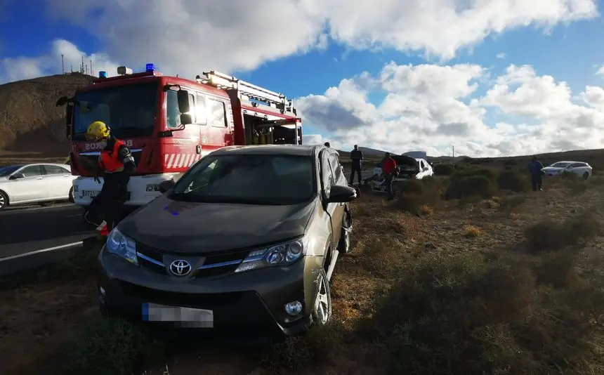 Imagen de la llegada de los bomberos al lugar del accidente