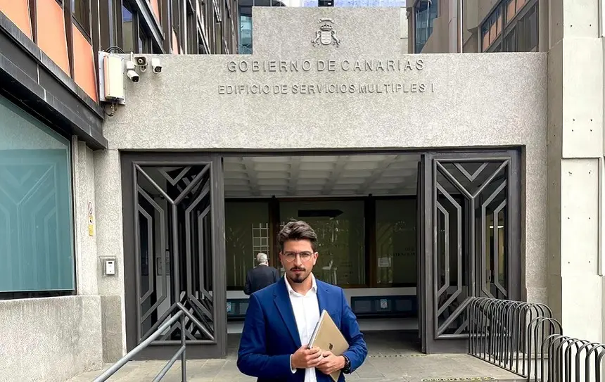 Jeziel Martín en su visita al consejero de Obras Públicas del Gobierno de Canarias