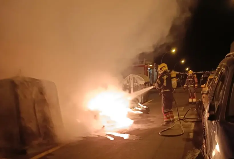 Incendio en la calle La Majada de Arrecife.