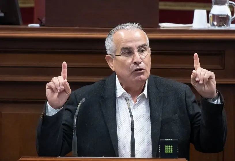 Mario Cabrera en el Parlamento de Canarias.