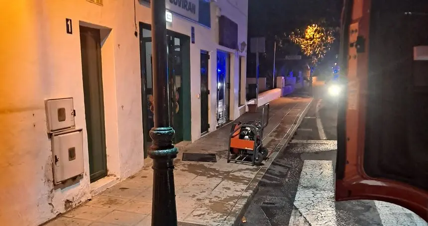 Momento de la actuación de los bomberos