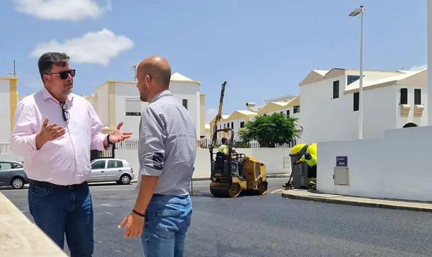 Isidro Pérez y Raúl de León en una de las obras.