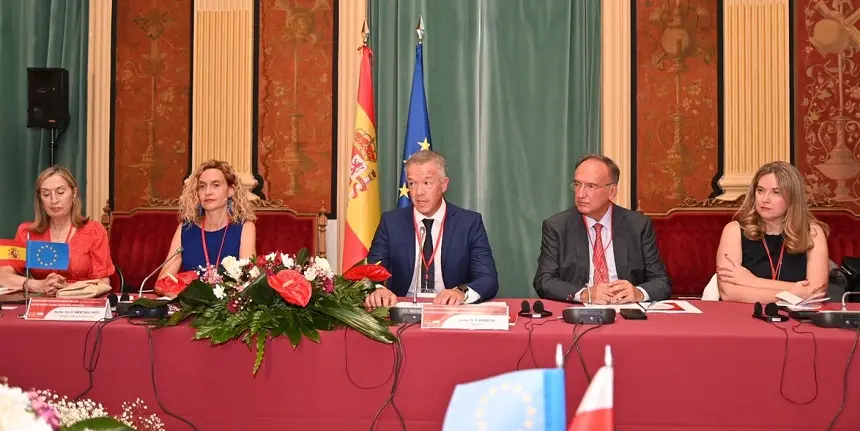 El senador lanzaroteño durante el foro.