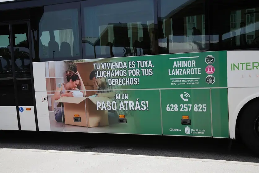 Imagen de la rotulación de la guagua de Ahinor.