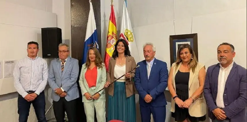 Imagen con los concejales que acudieron este martes a la toma de posesión de Evelia García.