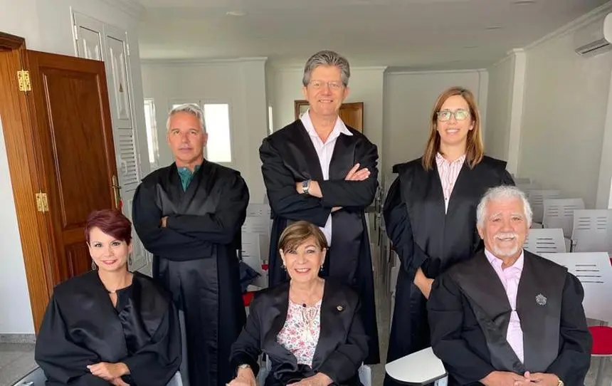 Imagen de los abogados del turno de oficio con el decano del Colegio de Lanzarote.