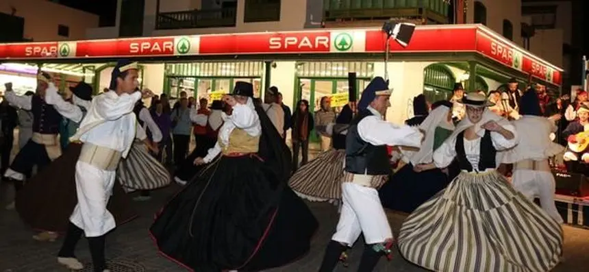 Imagen de una de las actuaciones de Timbayba en Playa Blanca.