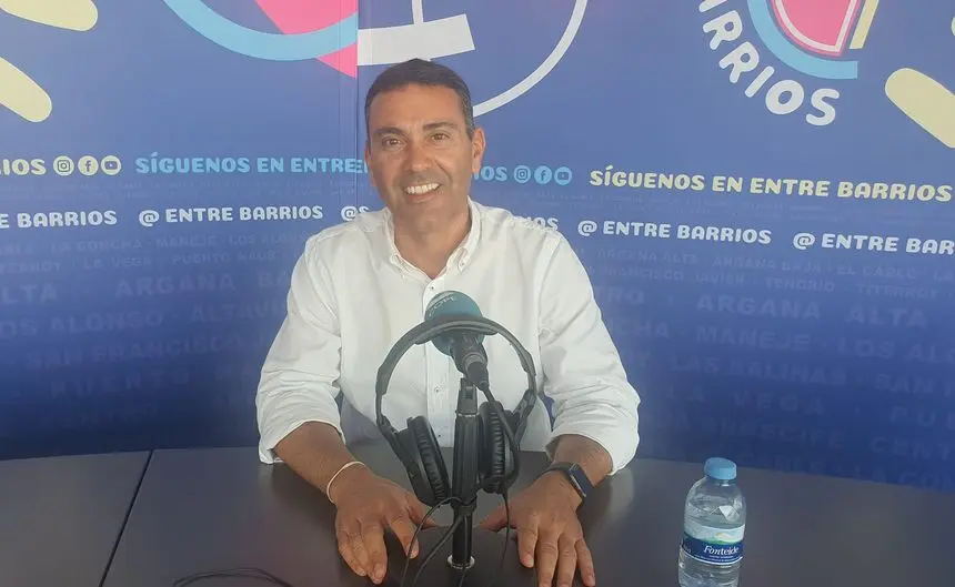 Oswaldo Betancort en el programa "Entre Barrios" de Crónicas Radio - Cadena Cope.