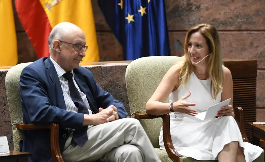 El ex ministro Cristóbal Montoro durante el debate.