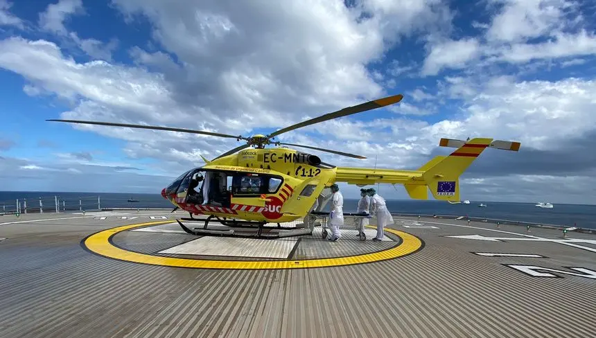 Imagen del traslado de un paciente en Canarias