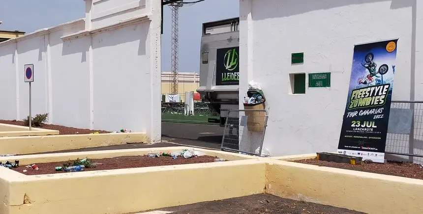 Imagen de la entrada al campo de fútbol de Teguise.