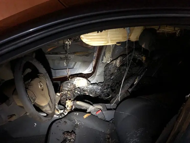 Interior del coche que ha ardido este lunes de madrugada en Arrecife.