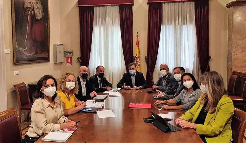 Imagen de una reunión de los senadores socialistas canarios.