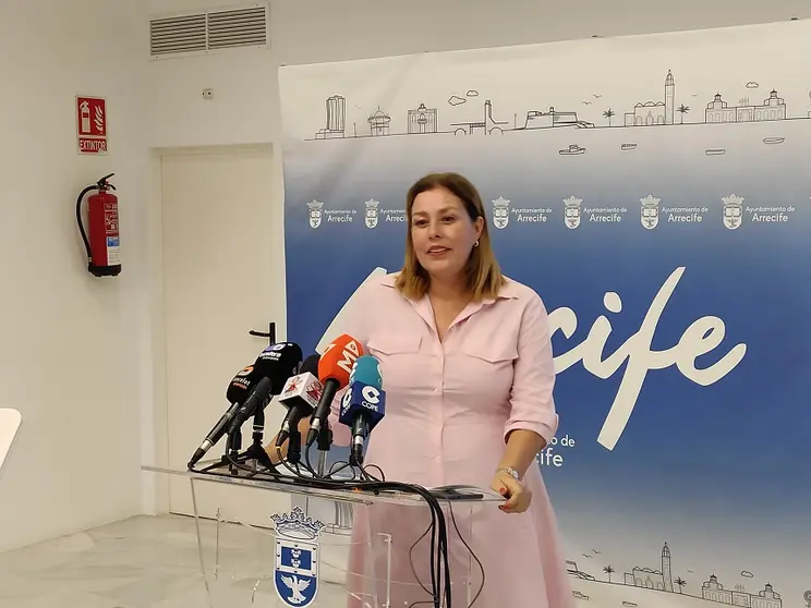 Astrid Pérez durante su rueda de prensa sobre el solar de Ginory.