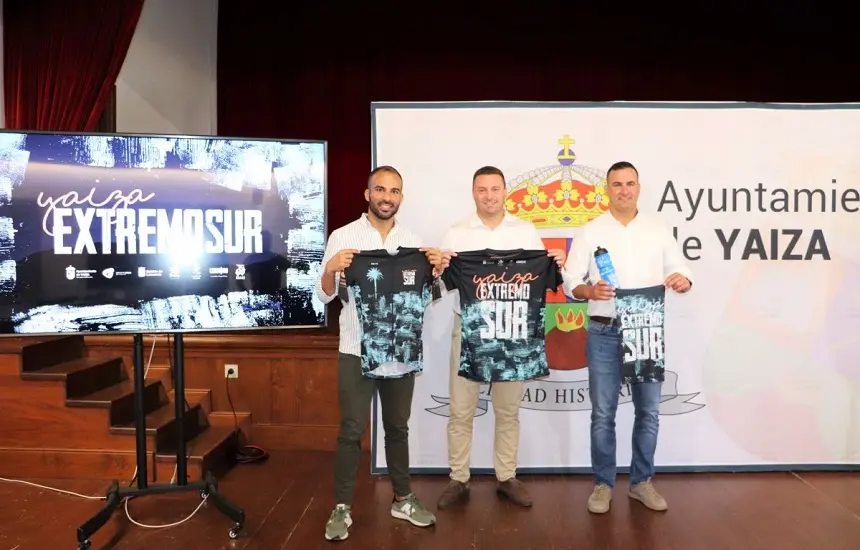 Óscar Noda junto a Daniel Medina y Ángel Lago durante la presentación de la Yaiza Extremo Sur 2022.