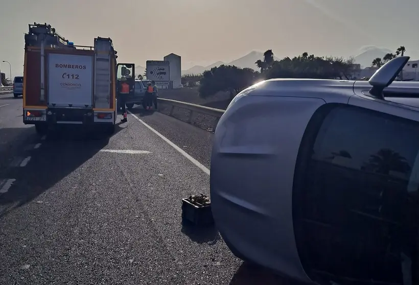 Imagen del vehículo accidentado en la LZ-2.