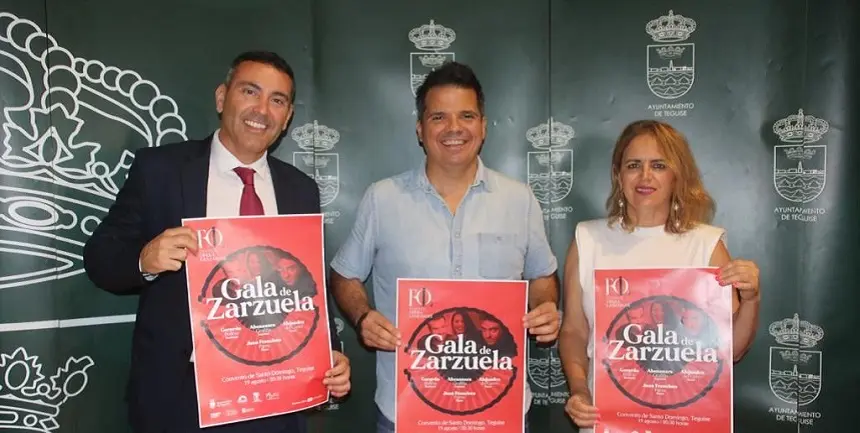 Oswaldo Betancort junto a Nori Machín y Pancho Corujo durante la presentación de la Gala de Zarzuela.