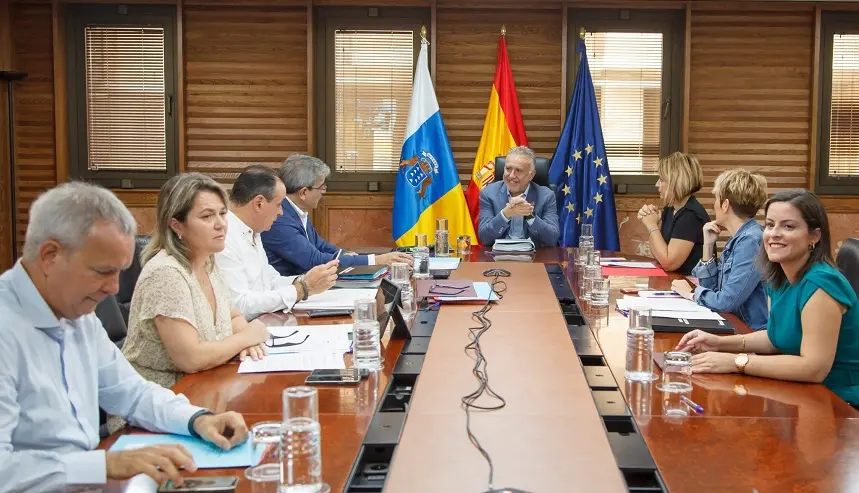 Imagen de Ángel Víctor Torres y el resto de componentes del Consejo de Gobierno.