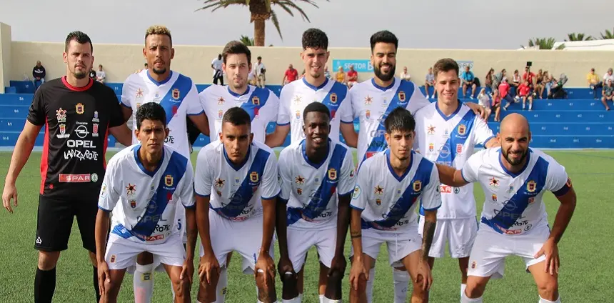 Imagen del once inicial de la UD Lanzarote en su partido contra el CD Tinajo.