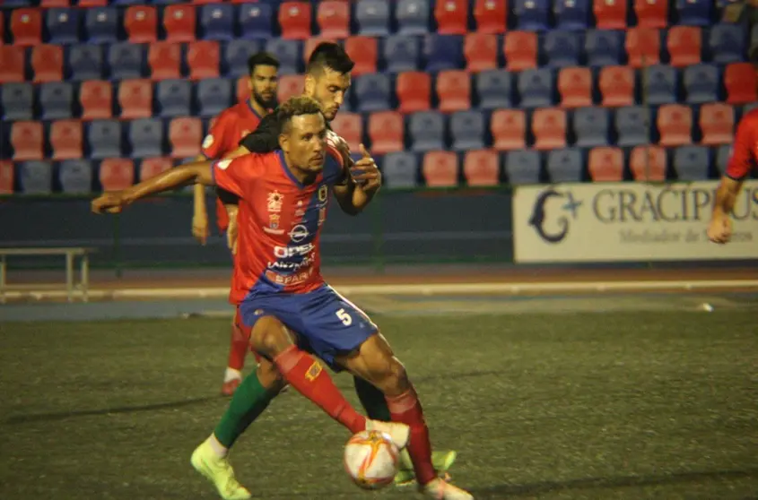 Imagen del enfrentamiento entre la UD Lanzarote y el Atlético Paso.