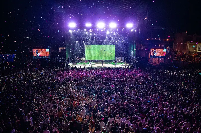 Imagen de el gran número de público que se agolpó en el concierto de Luis Fonsi.