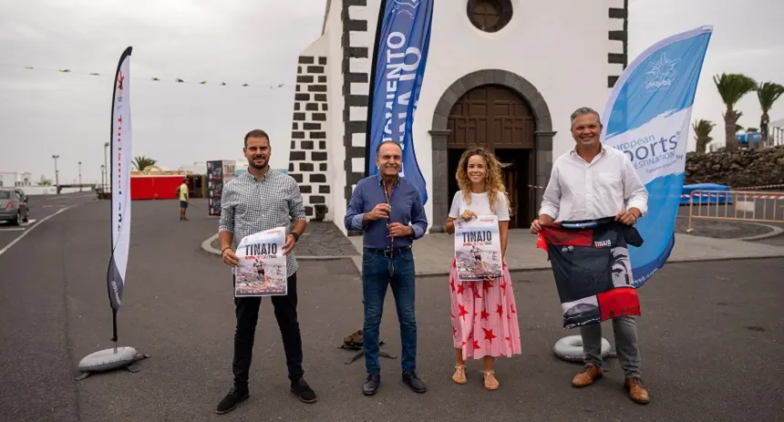 Imagen de Jesús Machín junto a María Martín, Vianney Rodríguez y Alfredo Mendoza en la presentación de la VI Tinajo YouTrail.