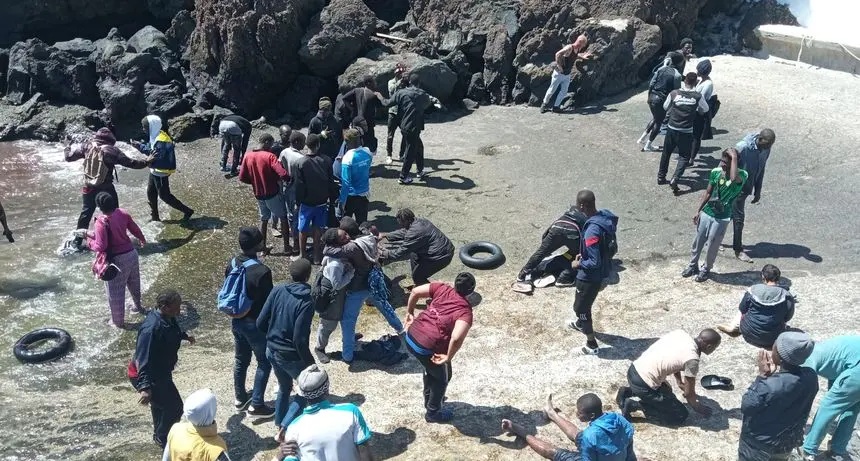 Imagen de los inmigrantes desembarcando en Punta Mujeres