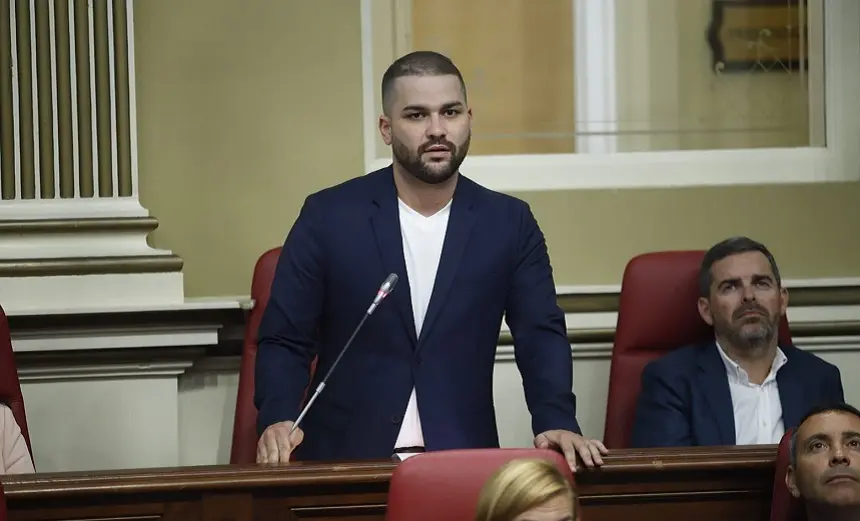 Imagen de Jesús Machín Tavio en el Parlamento de Canarias.