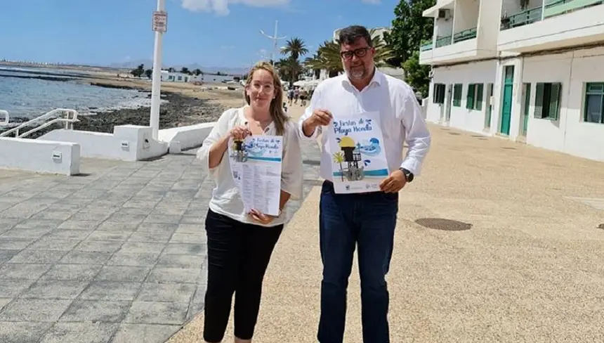 Isidro Pérez junto a Estefanía Luzardo presentando las fiestad de Playa Honda.