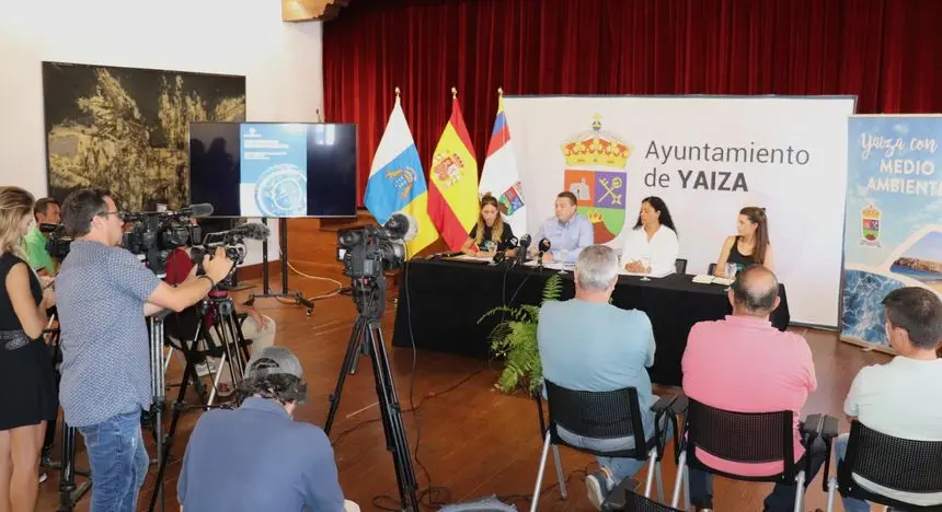 Imagen de la rueda de prensa ofrecida este miércoles por el alcalde de Yaiza