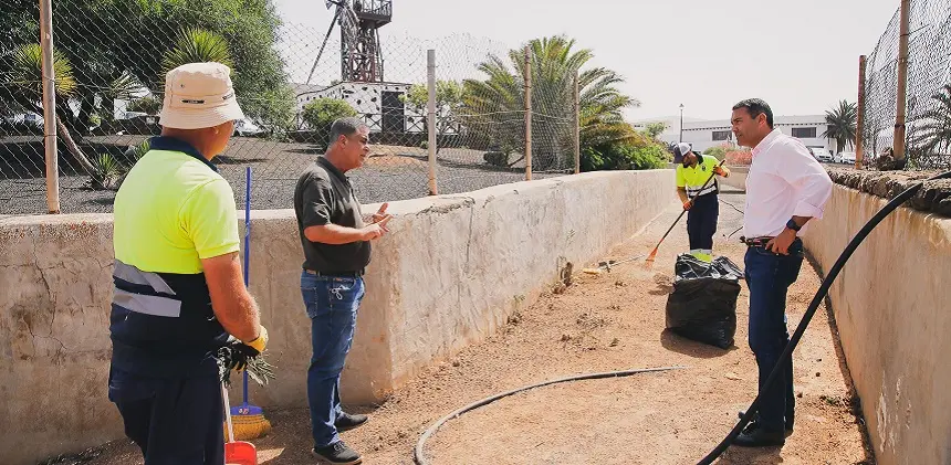 Imagen de la limpieza de imbornales en Teguise.