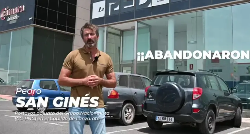 Pedro San Ginés frente a la sede de la Cámara de Comercio. 