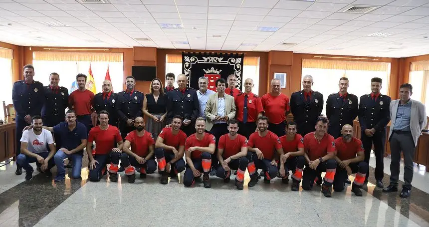 Los bomberos quisieron participar en el acto de homenaje.