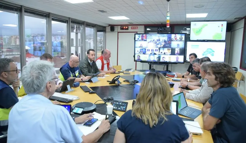 Imagen de la reunión de la junta de seguridad de seguimiento del ciclón en Canarias