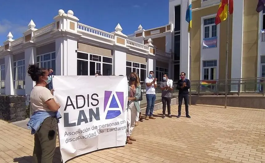 Imagen de una protesta anterior que hicieron frente al Cabildo los trabajadores de ADISLAN.