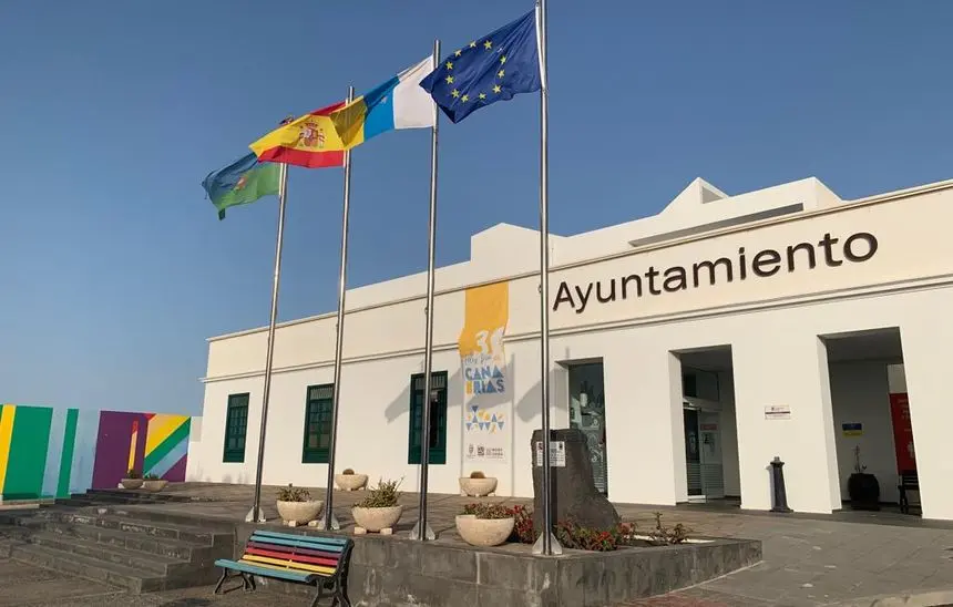 Fachada del Ayuntamiento de Tías.