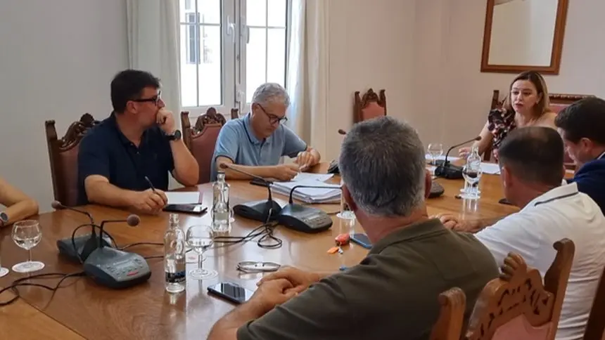 Reunión de la presidenta del Cabildo con los representantes municipales.