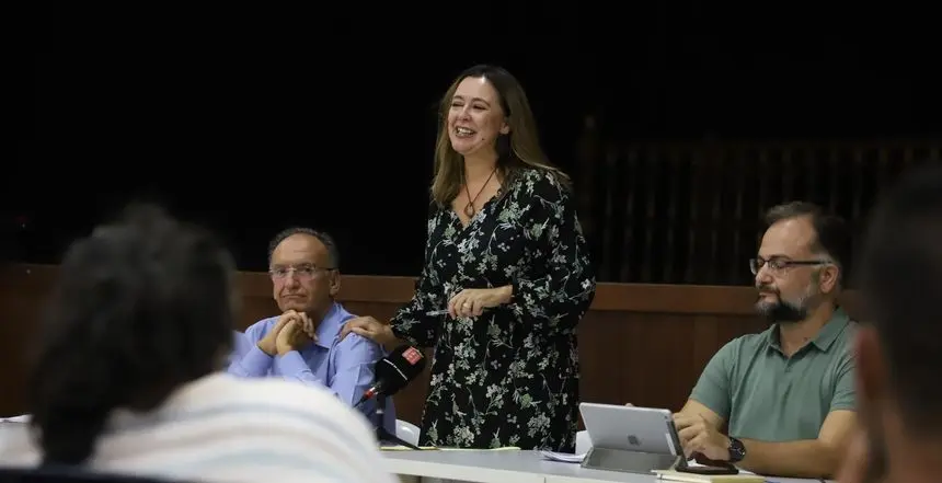 Manuel Fajardo junto a María Dolores Corujo en la reunión realizada con los vecinos de las viviendas de Valterra.