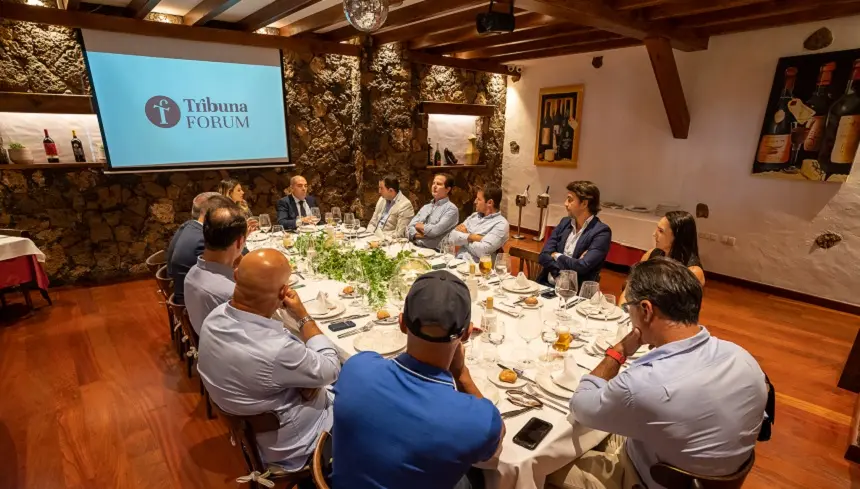 Imagen de la reunión organizada con Lorenzo Amor.