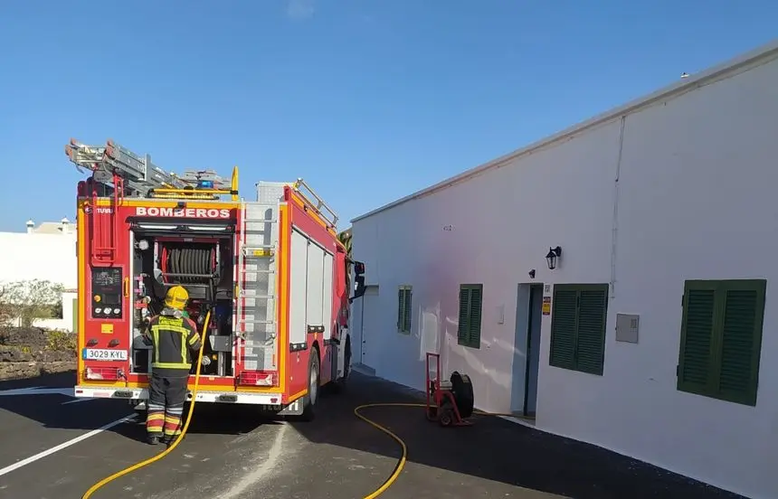 Momento de la actuación de los bomberos